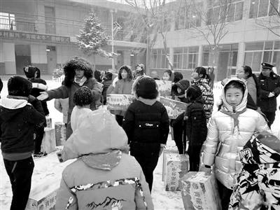 共青團(tuán)城關(guān)區(qū)委開展“青暖衣冬”捐贈活動