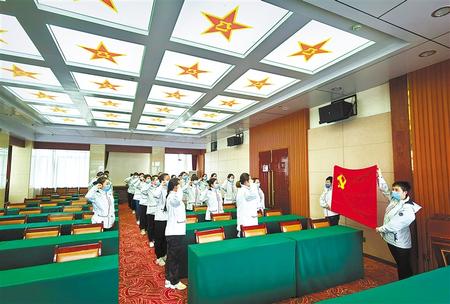 一次難得的黨課——甘肅第二、第三批援鄂醫(yī)療隊(duì)預(yù)備黨員宣誓儀式側(cè)記