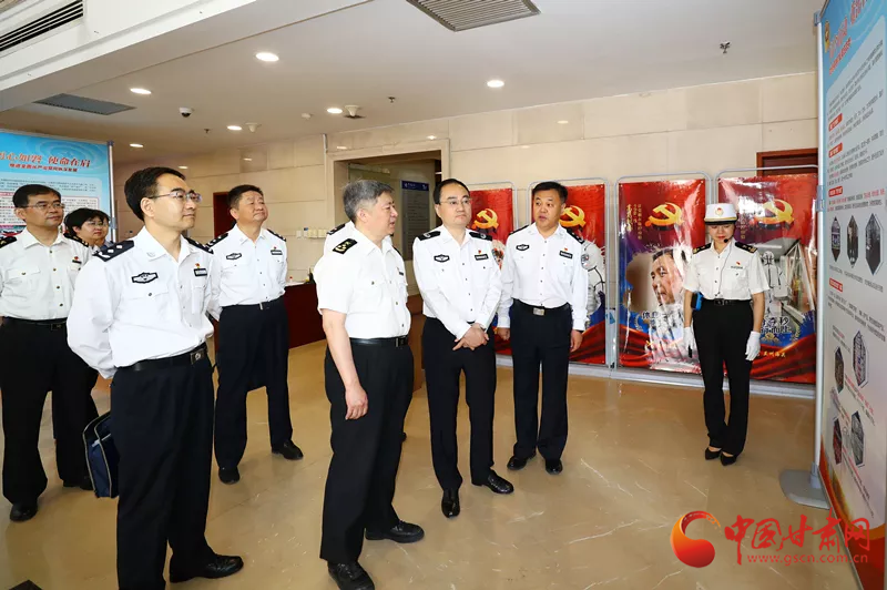 余建在調(diào)研蘭州海關(guān)緝私工作時強調(diào)：深化務(wù)實協(xié)作 為甘肅改革發(fā)展穩(wěn)定大局作出新的更大貢獻（圖）