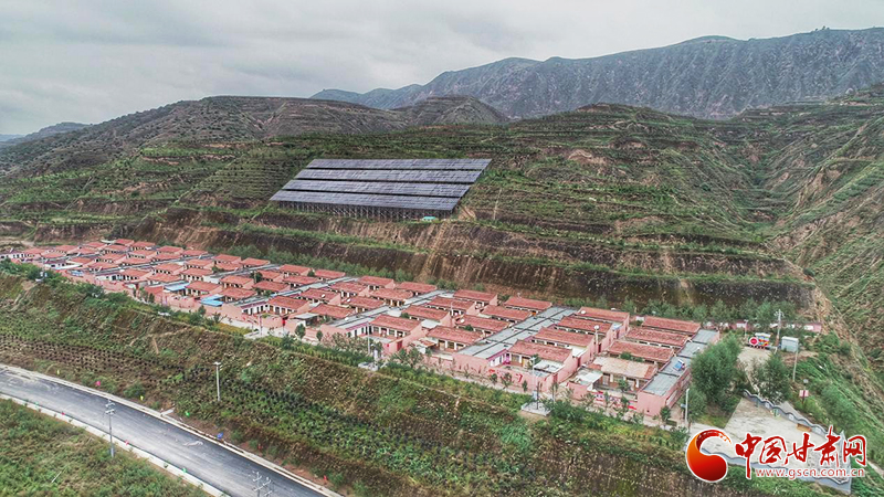 【跟著總書記看甘肅】布楞溝村：水引來了，路修通了，新農(nóng)村建起來了（圖）