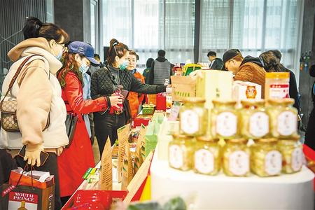 今天，在這里聽榆中的脫貧故事 ——榆中縣“脫貧攻堅宣傳周”發(fā)布活動暨脫貧攻堅主題成就展啟動側(cè)記