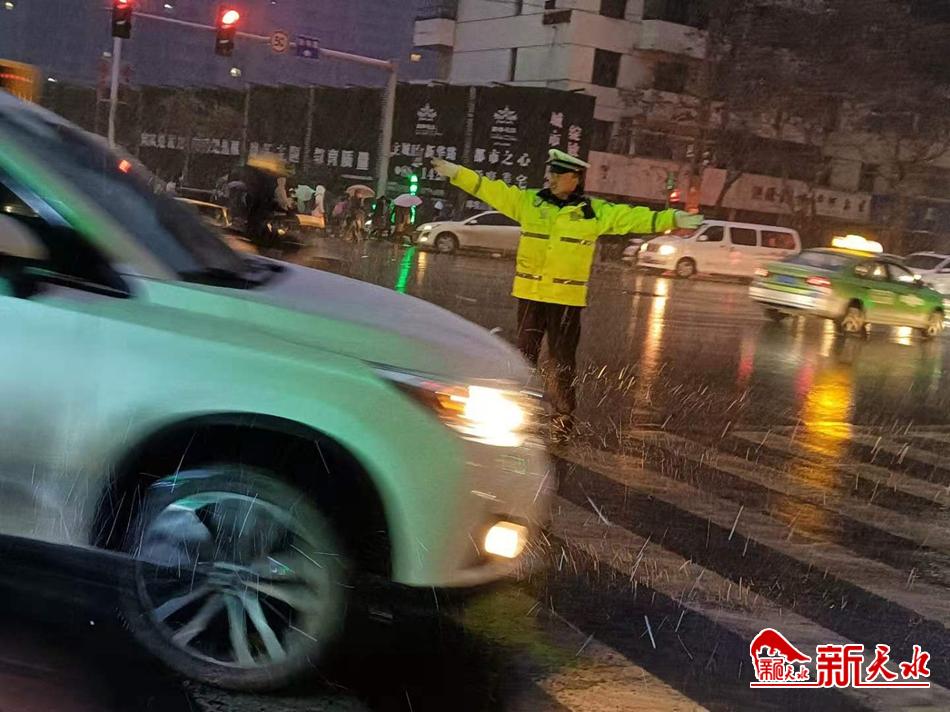 風(fēng)雪襲來，天水最美“警色”在路上！