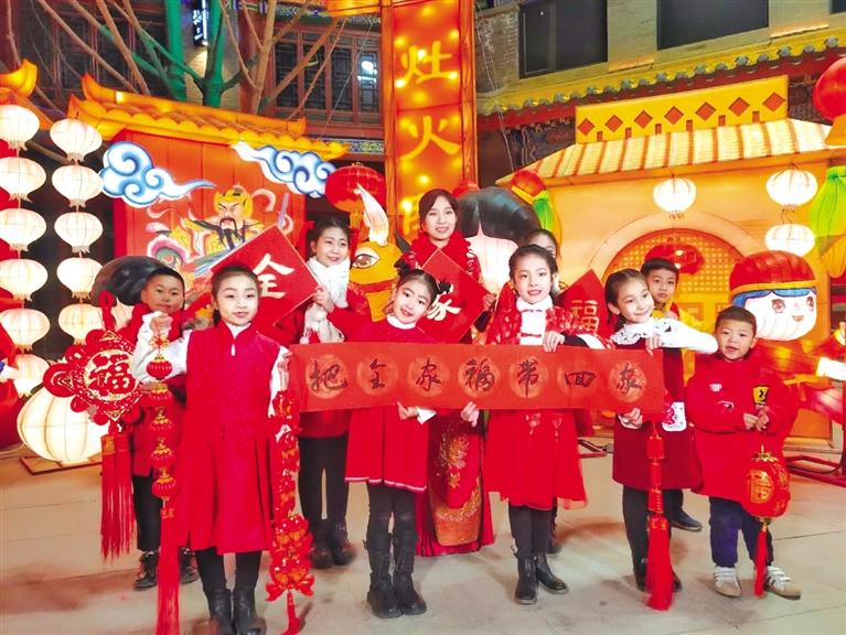 原創(chuàng)音樂電視《全家?！废蛱m州市人民拜年！