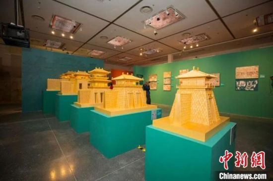 圖為呈現(xiàn)敦煌壁畫中的建筑和園林之美的復(fù)原模型。(資料圖) 敦煌研究院供圖