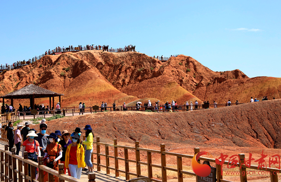 端午假期張掖共接待游客87.05萬(wàn)人次，實(shí)現(xiàn)旅游收入4.64億元