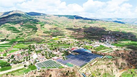 通渭常家河山楂小鎮(zhèn)德源祥產(chǎn)業(yè)園共有四個(gè)大棚種植玉木耳