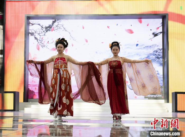 點擊進(jìn)入下一頁