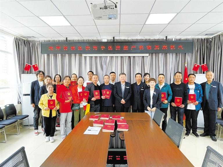 蘭州廣武門街道光輝村社區(qū) 91戶居民終于拿到了房產(chǎn)證！