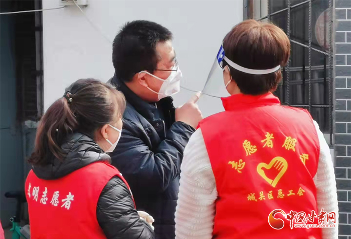 【甘快看·疫情防控最美有你（11）】奔走在“戰(zhàn)疫”一線！有一種力量叫志愿者