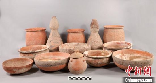 圖為圪垯川遺址出土的器物組合。(資料圖) 甘肅省文物局供圖