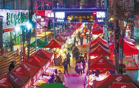 蘭州市城關(guān)區(qū)正寧路小吃夜市、南關(guān)民族風(fēng)味一條街恢復(fù)營業(yè)