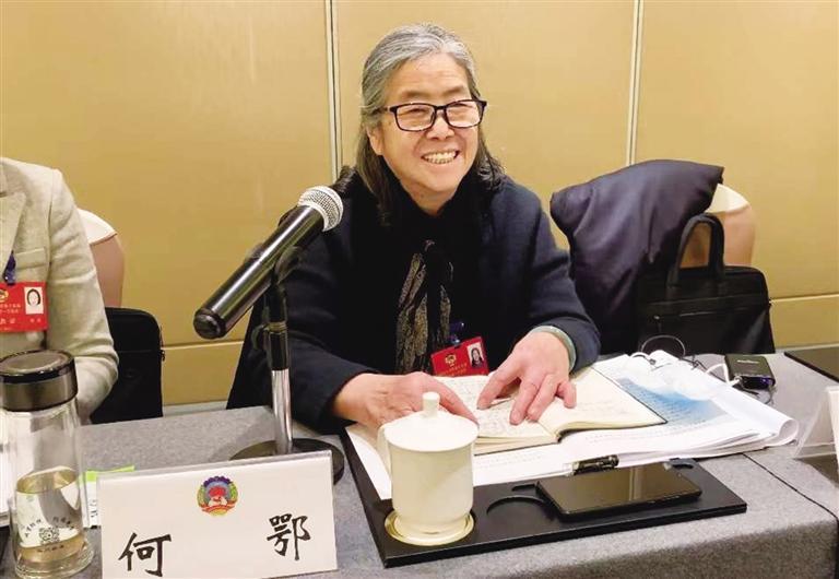 【委員風采】“明星委員”何鄂的三個“幸?！?>
        </a><em>【委員風采】“明星委員”何鄂的三個“幸?！?/em></li>
    <li><a  target=