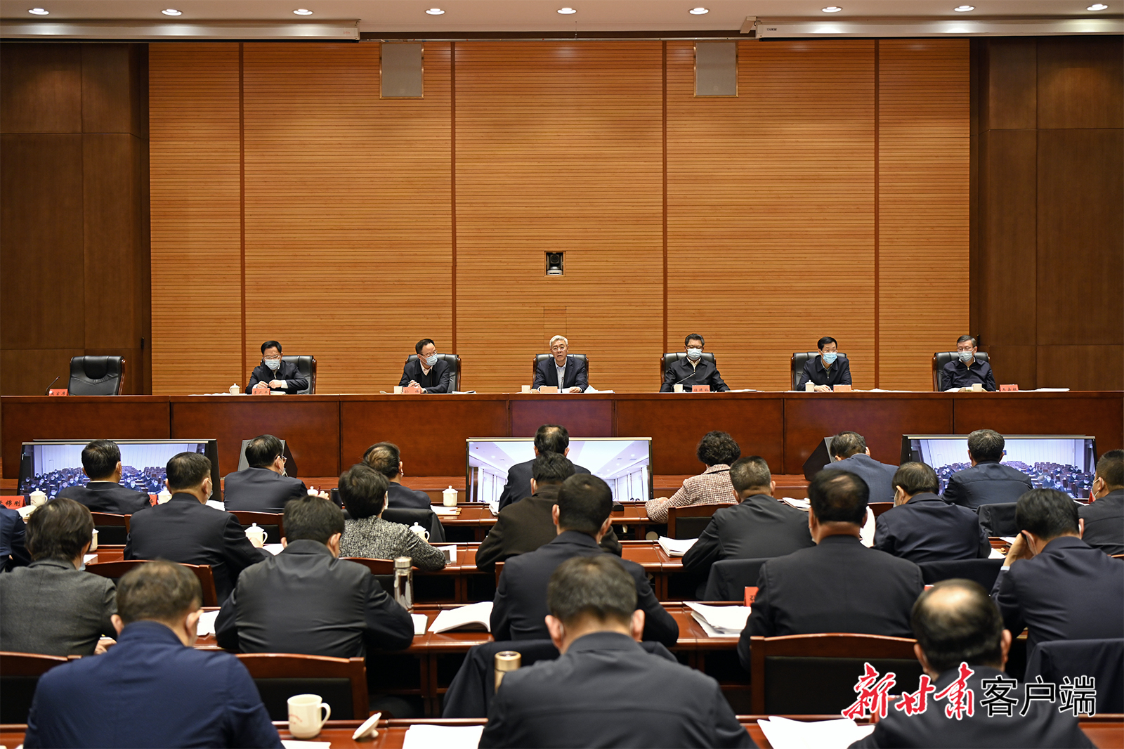 尹弘在省委農(nóng)村工作領(lǐng)導(dǎo)小組會(huì)議上強(qiáng)調(diào)：以深厚為民情懷鞏固拓展脫貧攻堅(jiān)成果，用高度負(fù)責(zé)精神扎實(shí)做好備考迎評(píng)工作