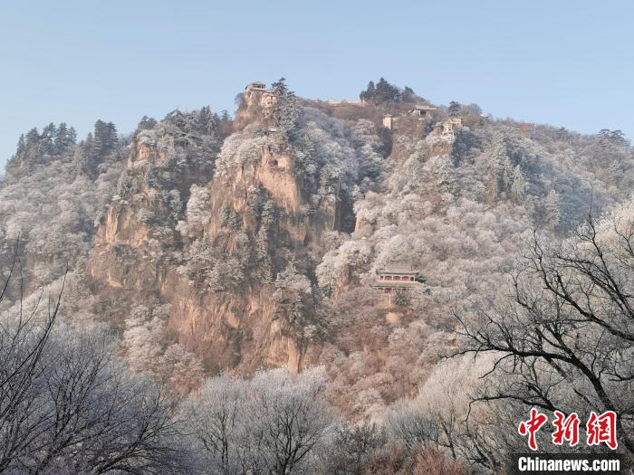 圖為崆峒山霧凇景色。　徐振華 攝