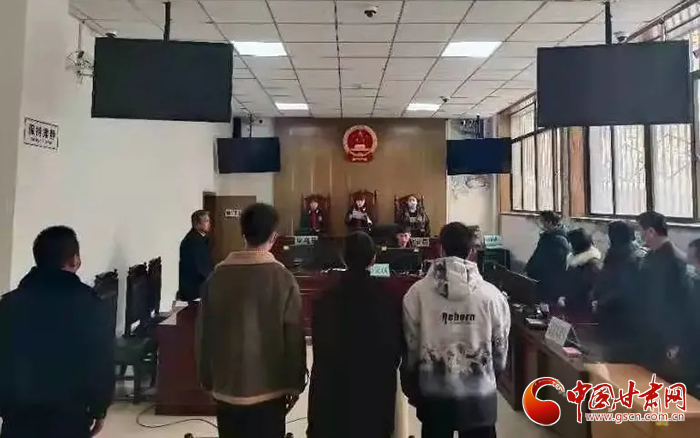 依法帶娃！甘肅省平?jīng)鍪邪l(fā)出首份《家庭教育令》