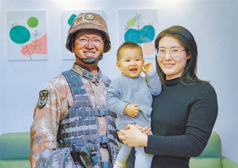 蘭州市退役軍人事務(wù)局舉行清明代祭掃儀式 陳紅軍烈士父親給兒子寫(xiě)來(lái)寄語(yǔ) “你是祖國(guó)的好兒女，也是我們的驕傲”