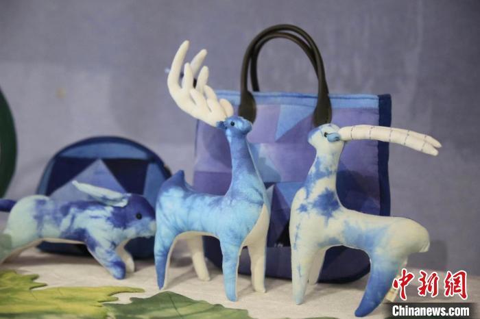 圖為許靜的非遺文創(chuàng)作品。(資料圖) 甘肅省非遺保護中心供圖