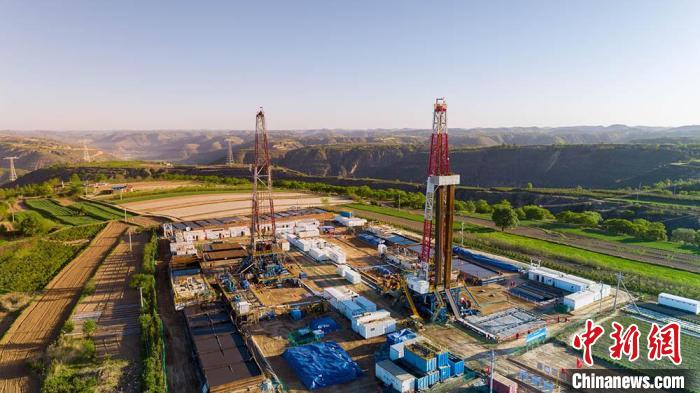 圖為中石油長慶油田慶陽華H60雙機(jī)組鉆井現(xiàn)場。(資料圖) 慶陽市委宣傳部供圖