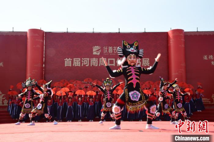 圖為首屆周口伏羲書展開幕式表演?！×赫赵?攝