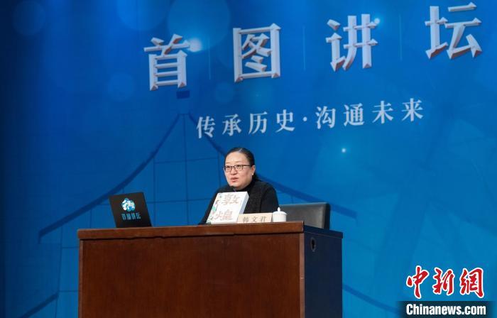 敦煌研究院文化弘揚部講解科科長韓文君?！『衔乃嚦霭嫔绻﹫D