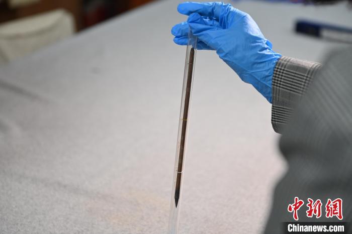 2024年5月7日，甘肅省博物館館藏國(guó)寶級(jí)文物“白馬作”毛筆。李亞龍　攝