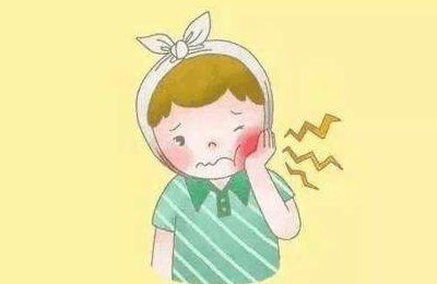 進(jìn)食、遇到冷熱刺激時(shí)產(chǎn)生疼痛